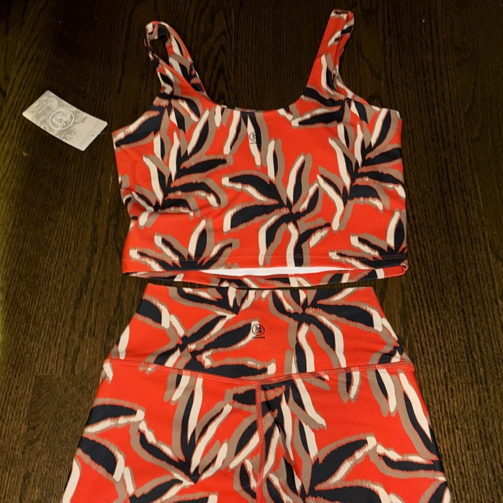 Set - Picture 2 of 4